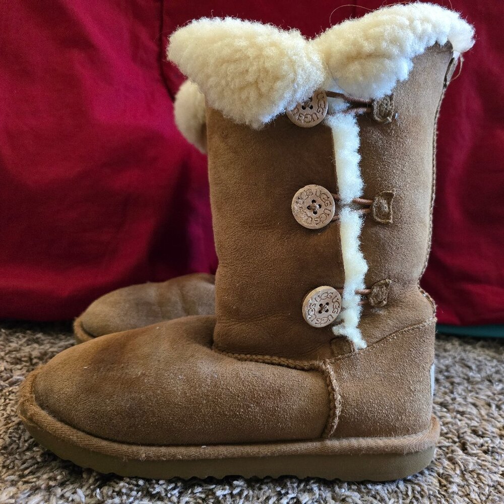 UGG Triple Button Bailey Boot Size US 3